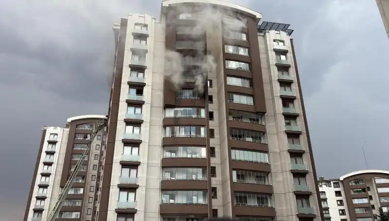 14 Katlı Binada Yangın Paniği: Ankara'da Can Pazarı Yaşandı