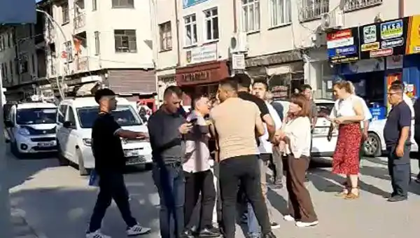 Gazinin Trafik Çilesi: Darp Anları Kameralara Yansıdı