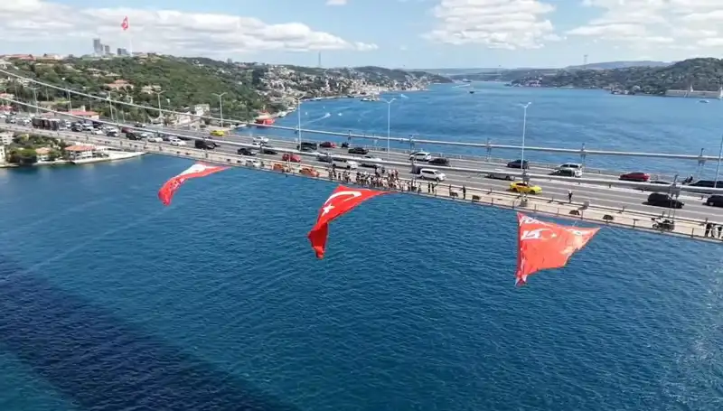 Dev Türk Bayrağı, Köprüyü Göz Kamaştıran Bir Görsellik Kazandırdı