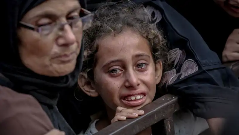 Gazze'de Açlık Savaşları: İsrail Askeri Yemekleri Toprağa Gömmüş