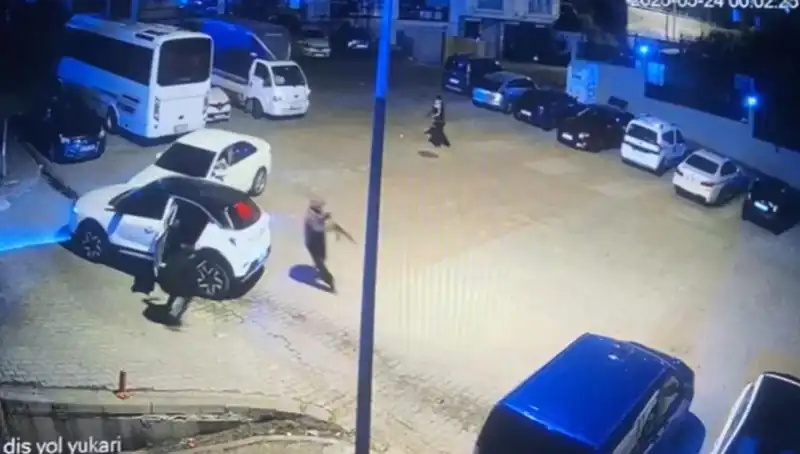 Kağıthane'de Kalaşnikoflu Saldırı: Maskeli Çeteden Dehşet Verici Gözaltı