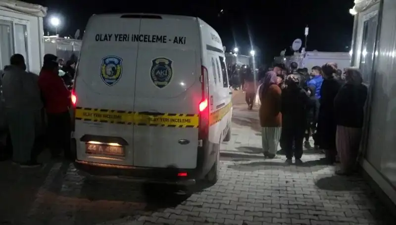 Husumet Başladı, Silahlı Kavga Sokakları Kan Bağladı!