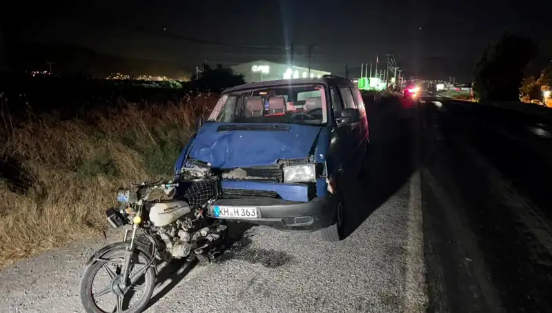 Söke'de Minibüs Motosiklete Çarptı: 3 Kişi Yaralandı, Olayın Detayları!