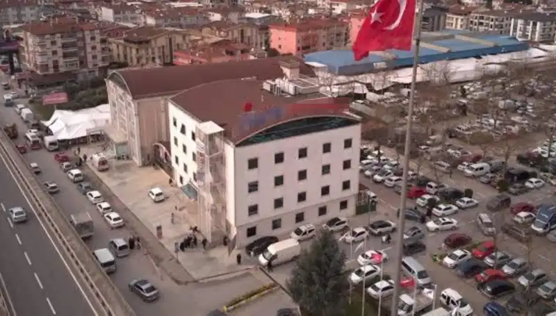 Özel Hastaneye Deprem Mührü Verildi: Perde Betonları Kestiği İddia Ediliyor