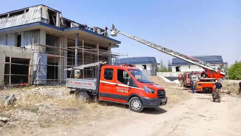 Gölbaşı'nda Villalar Arasında Korkutan Yangın: Kısa Sürede Kontrol Altına Alındı