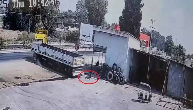 Korkunç Kaza: 16 Yaşındaki Çocuk İşçi TIR'ın Altında Kaldı