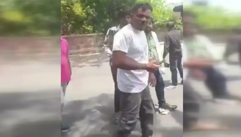 11A Yolcusunun Şok Anları: "Biri Beni Yakaladı" İfadesiyle Tanık Oldu!