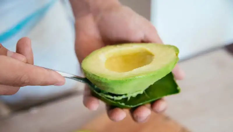 Avokado: Sağlıklı Yağların Kaynağı mı Yoksa Tehlike mi?