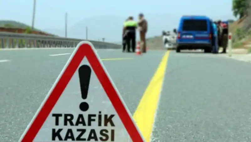 Otomobil ve Kamyon Çarpıştı: Faciada Hayatını Kaybedenler ve Yaralılar Var