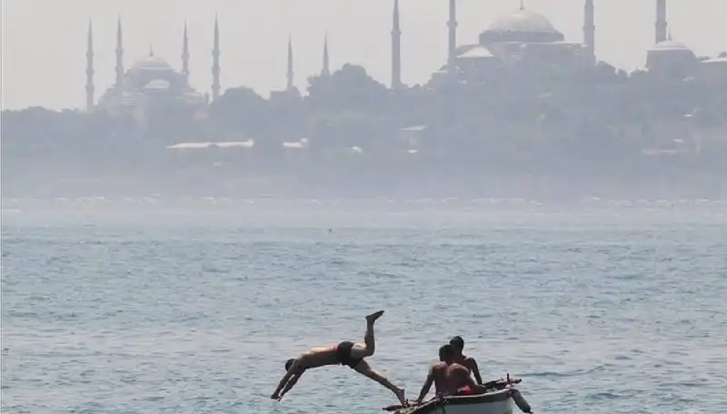 Aşırı Sıcaklar Geliyor: 44 Derece Rekoru Kapıda!