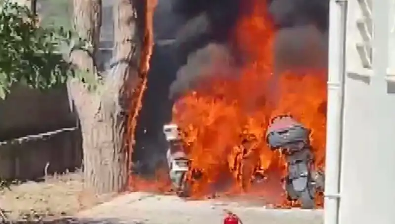 Park Halinde Tüm Motosikletler Alev Alev! Yangının Sebebi Ne?