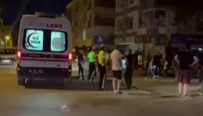 Alkollü Sürücü Yaya İle Tartıştı, Kamyonetiyle İkisini de Ezdi