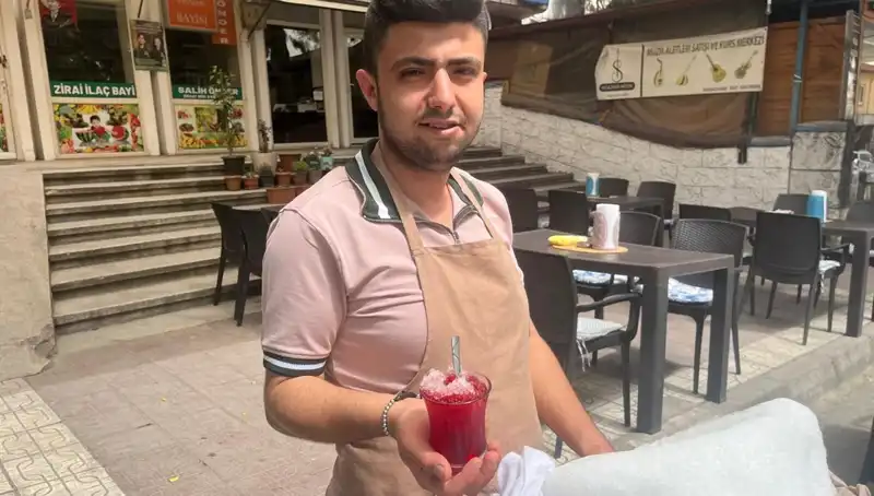 Yazın Kavurucu Sıcaklarında Dağ Zirvelerindeki Kar Serinliği