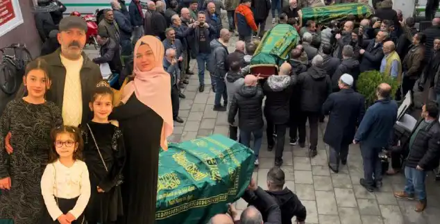 Rize'de Strasbourg'da Hayatını Kaybeden Kız Kardeşlere Duygusal Veda
