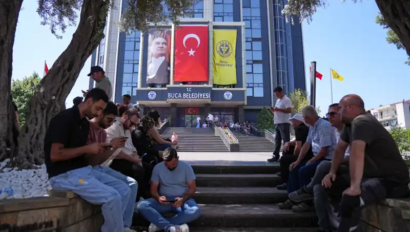 Ücretlerini Alamayan İşçilerden Cesur Oturma Eylemi: Taleplerine Kulak Verin!