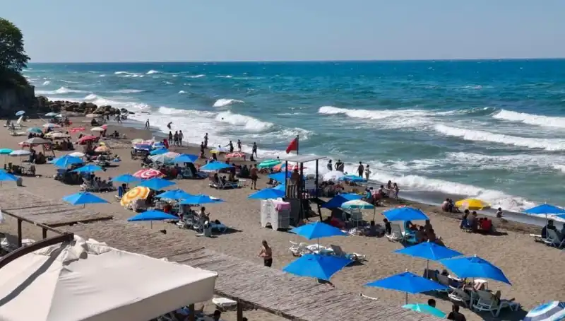 Akçakoca'da Deniz Yasağı İlan Edildi: Nedenleri ve Etkileri Neler?