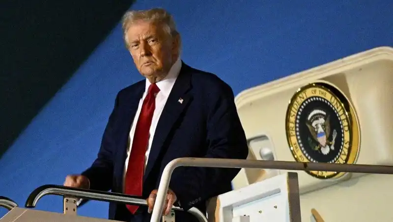 Katar'dan Trump'a Uçan Saray: 400 Milyon Dolarlık Jetin Detayları!
