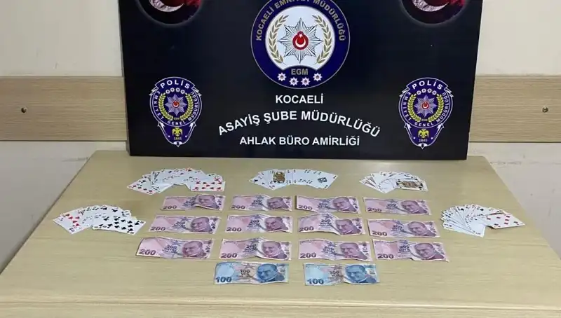Kocaeli'de Kumar Operasyonu: Kahvehanelerde Gizli Oyun Masaları Ele Geçirildi