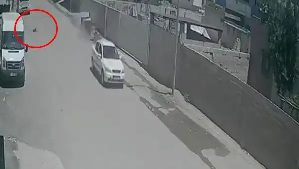 Otomobil Çocuğa Çarptı, Sürücü Olay Yerinden Kaçtı: Şok Edici Detaylar