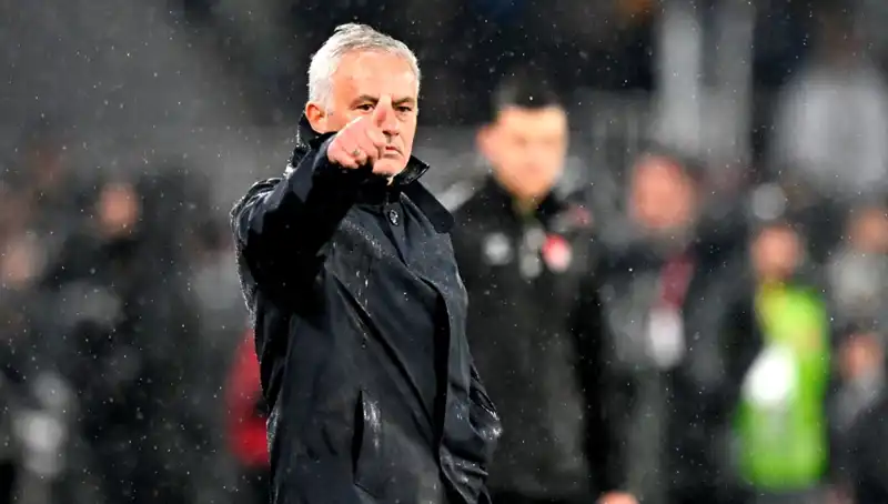 Mourinho, İki Yıldızı Transfer Listesine Aldı: İngiltere'de Gizli Görüşmeler