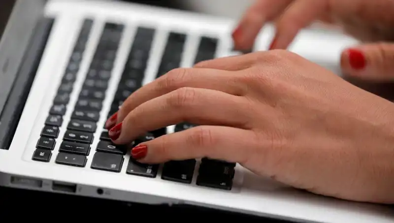 Laptop Mikrofonları: Kapalıyken Bile Dinlenme Tehlikesi Üzerine Korkutan Bilgiler
