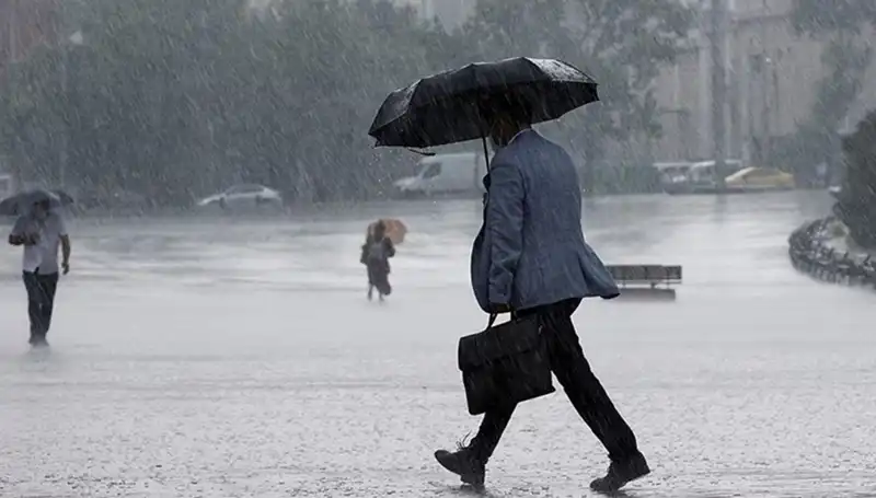 Meteoroloji Uyardı: Ülke Genelinde Sağanak Yağışlar ve Kuvvetli Fırtınalar Bekleniyor