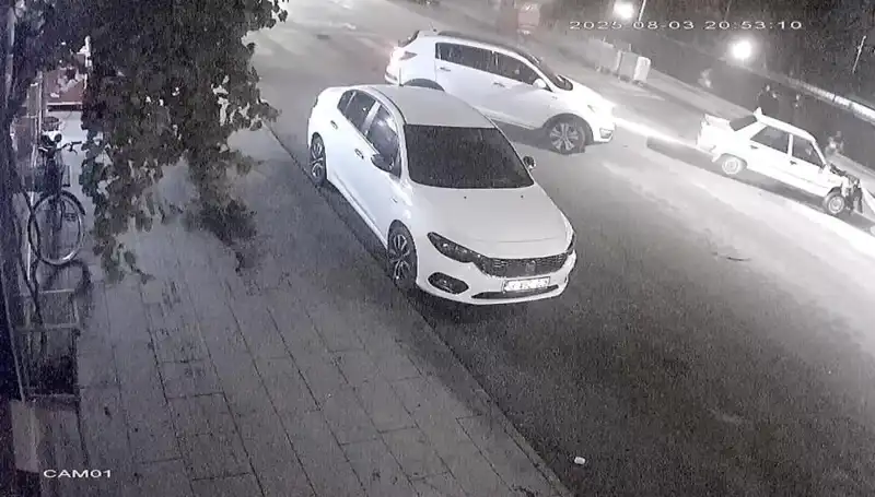 Yaya Geçidinde Üzücü Kaza: Arkadan Çarpan Araçlar Hayatları Tehlikeye Attı
