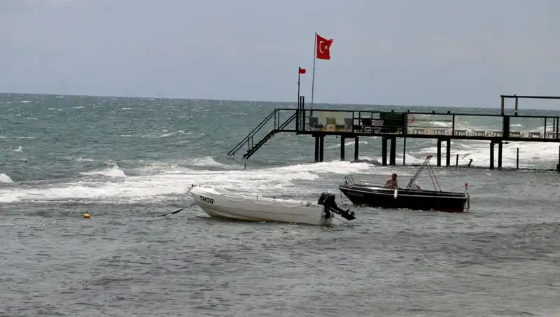 Poyraz Rüzgarı Bodrum'da Etkisini Gösterdi, Denize Girmek Yasaklandı!