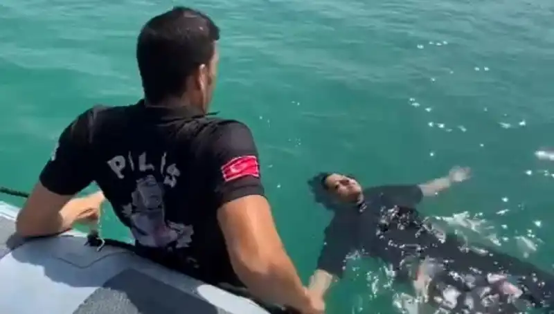 Baraj Gölüne Düşen Kadın Gemi Adamlarının Cesaretiyle Kurtarıldı