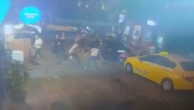 Beyoğlu'nda Laf Atma Kavgası: Kanlı Savaşın Ardındaki Gerçekler