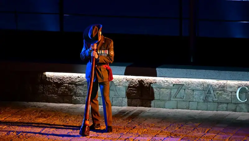 Anzak Koyu'nda Duygusal Anlar: "Şafak Ayini" Töreni Gerçekleşti