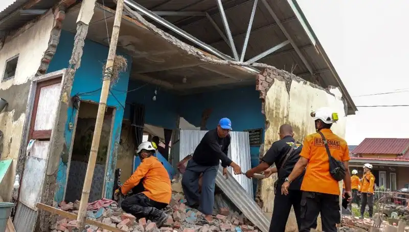 Endonezya’da Şiddetli Deprem: 5,7 Büyüklüğünde Sarsıntı Yaşandı