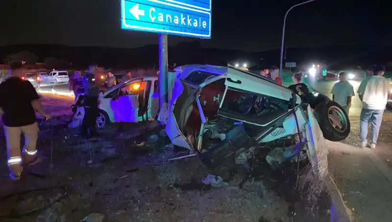 Çanakkale'de Otonom Çarpışma: İki Araçta Yaralılar ve Kazanın Ayrıntıları