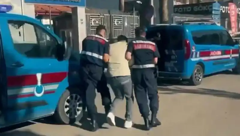 Türkiye Genelinde 10 İlde Suç Örgütlerine Şok Operasyon: 74 Gözaltı!