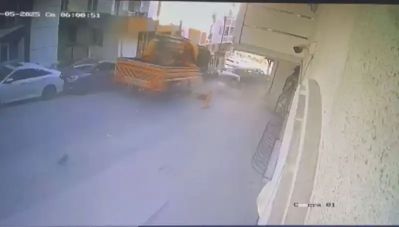 Kontrolden Çıkan Vinç, 23 Araba ile Zorlu Bir Kaza Yaptı!