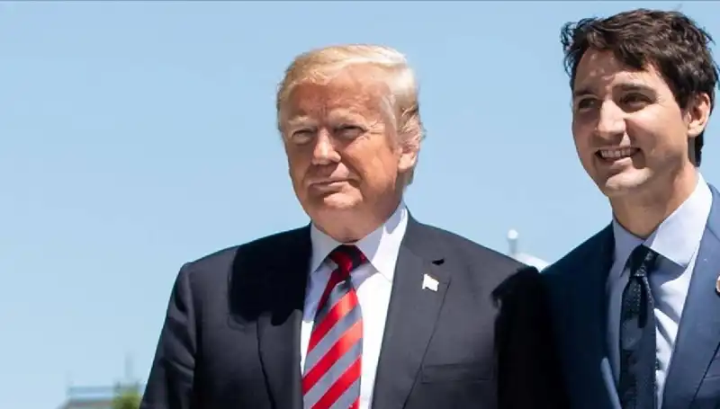Trump, Kanada'ya Yüzde 35 Vergi Tehditinde Bulundu: Ticaret İlişkileri Gerginleşiyor