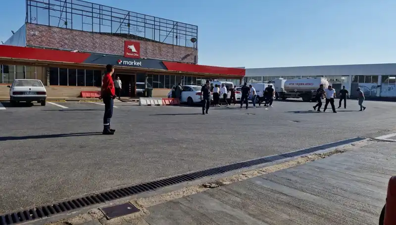 İki Aile Arasında Omuz Atma Kavgası, Akaryakıt İstasyonunu Sarsıttı