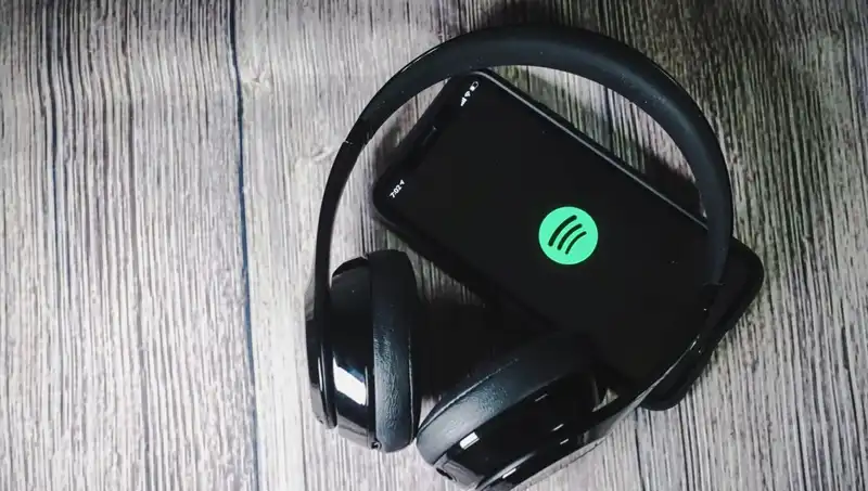 Artık Spotify'da Ölü Sanatçılar Müzik Yapıyor: Yapay Zeka Gerçekten Tehlikeli Mi?