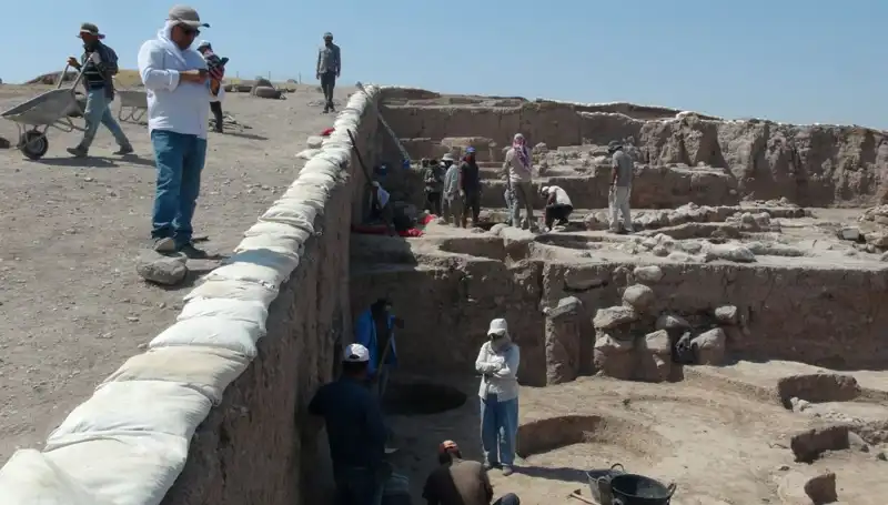 Sıcak Havaya Rağmen Oylum Höyük'te Kazı Çalışmaları Devam Ediyor