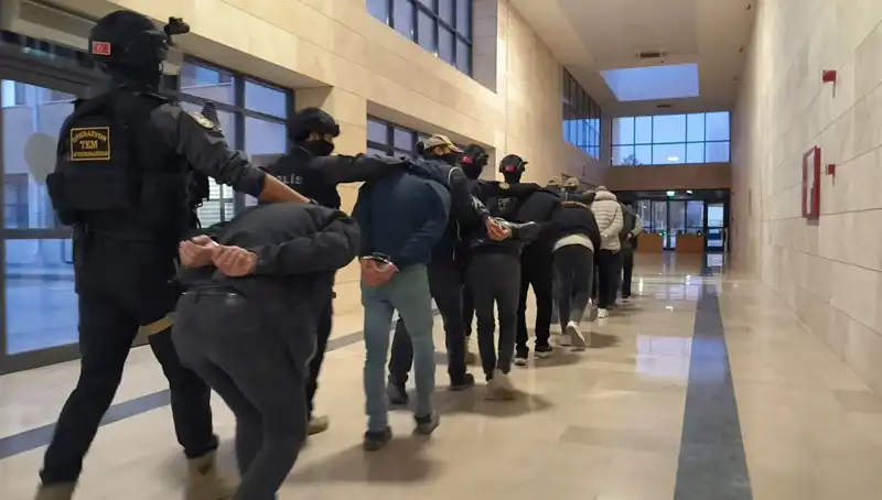 47 İlde DAEŞ Operasyonu Gerçekleşti: 298 Şüpheli Yakalandı!