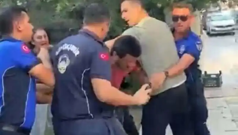 Seyyar Satıcının Sokakta Maruz Kaldığı Dayak Olayı İhbar Edildi
