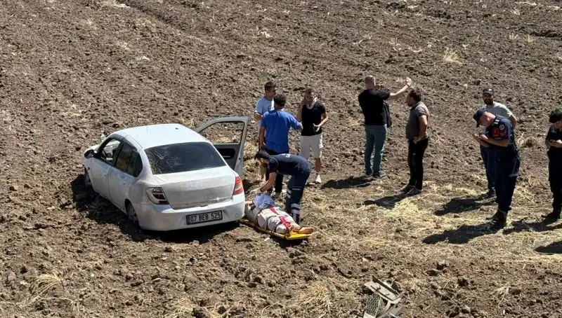 Osmaniye'de Korkunç Kaza: Otomobil Tarlaya Uçtu, Üç Yaralı