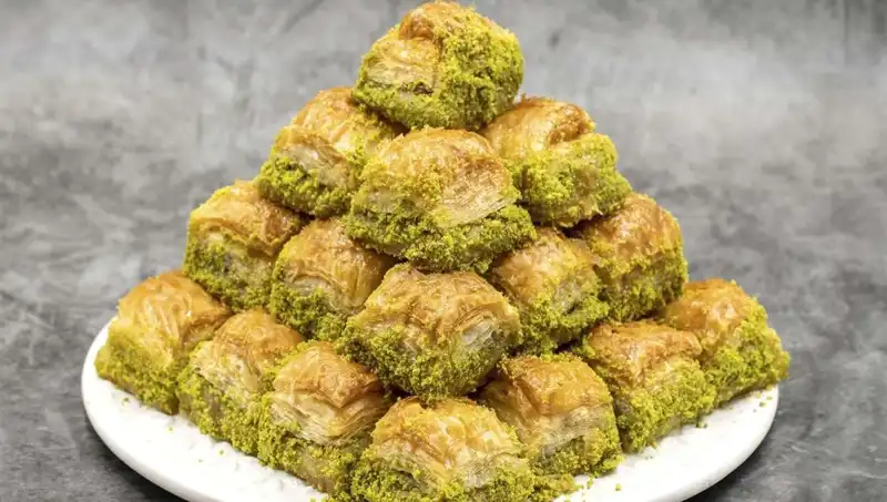 Baklavadan Bakteri Çıktı: Uzmanlar Ölüm Tehdidini Açıkladı!