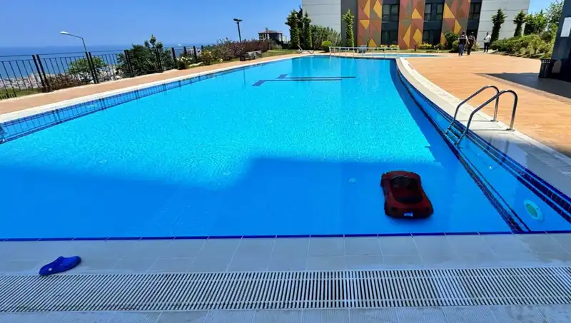 Samsun'da 4 Yaşındaki Çocuk Akülü Arabasıyla Havuzda Can Pazarı Yaşadı