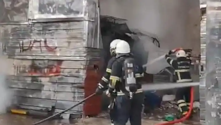 Şanlıurfa’da Hurda Deposunda Çıkan Yangın, Paniğe Neden Oldu