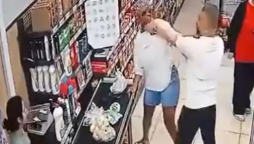 Market Kasa Sırasında Yaşanan Şok Olay: Kadına Çocuğunun Önünde Saldırı!