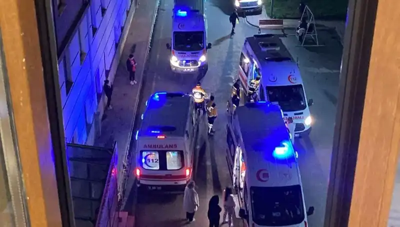 53 Öğrenci Akşam Yemeğinden Sonra Hastanelik Oldu: Zehirlenme Alarmı