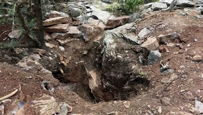 Eski Vali ve Emekli Albay Define Ararken Yakalandı: Gizemli Olayın Ayrıntıları