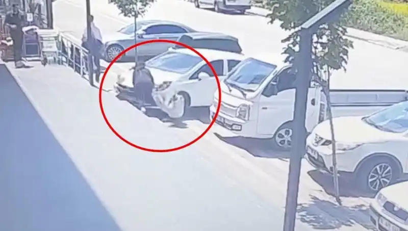 Yalova'da Lise Öğrencisi Feci Kazada Aracın Altında Kaldı