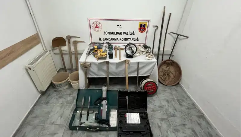 Çaycuma’da Kaçak Kazı Yapan 5 Kişi Yakalandı: Yeraltı Zenginlikleri Tehlikede!